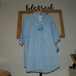 Columbia Sport light blue short sleeve shirt.